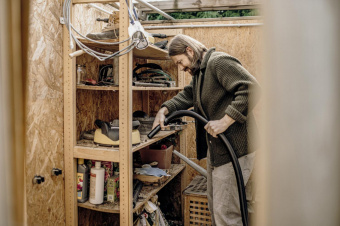 Строительный пылесос Karcher WD 2 Plus V-12/4/18 1000Вт (уборка: сухая/сбор воды) желтый от магазина РЭССИ