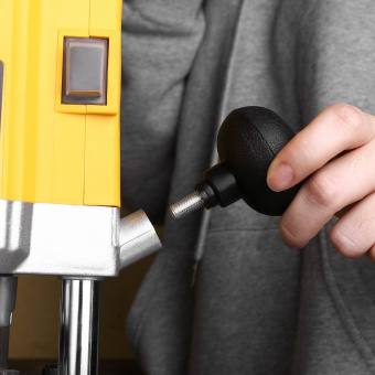 Фрезер Deko DKR1600E 1600Вт 30000об/мин макс.ход:52мм от магазина РЭССИ