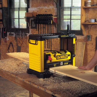 Станок рейсмусовый DeWalt DW733-QS 1800W от магазина РЭССИ