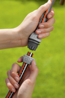 Муфта соединительная Gardena 18232-29.000.00 Д.вх.1/2" Д.вых.1/2" от магазина РЭССИ