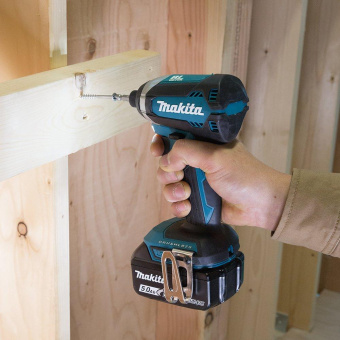 Шуруповерт Makita DTD153ZJ аккум. патрон:шестигр.1/4" от магазина РЭССИ