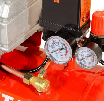 Компрессор поршневой Ресанта КП-24/260М масляный 260л/мин 24л 2000Вт красный/черный от магазина РЭССИ