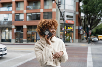 Чехол (клип-кейс) uBear для Apple iPhone 15 Pro Max Touch Mag Case with MagSafe черный (CS277BL67PTH-I23M) от магазина РЭССИ