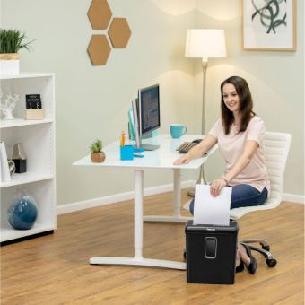 Шредер Fellowes PowerShred Р-30С черный (секр.P-4) фрагменты 6лист. 15лтр. скрепки скобы пл.карты от магазина РЭССИ