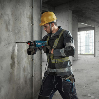 Перфоратор Bosch GBH 220 патрон:SDS-plus уд.:2Дж 720Вт (кейс в комплекте) от магазина РЭССИ