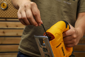 Лобзик Deko DKJS600 +1пил. 600Вт 3000ходов/мин от электросети от магазина РЭССИ