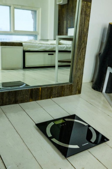 Весы напольные электронные Starwind SSP6051 макс.180кг черный от магазина РЭССИ