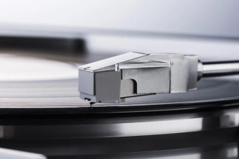 Проигрыватель винила Denon DP-29F полностью автоматический серебристый от магазина РЭССИ