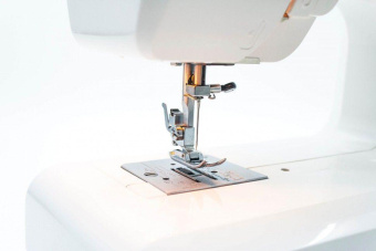 Швейная машина Janome Legend LE-25 белый от магазина РЭССИ