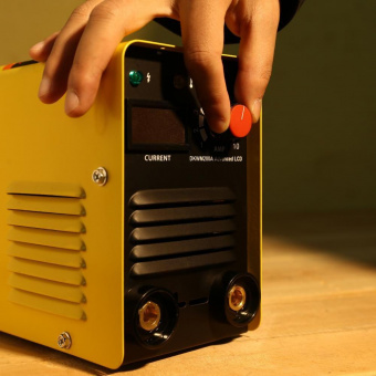 Сварочный аппарат Deko DKWM200A инвертор ММА DC 7.8кВт от магазина РЭССИ