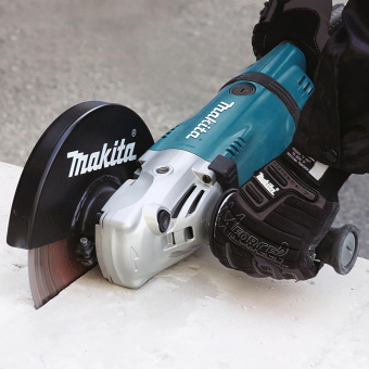 Углошлифовальная машина Makita GA7030X01 2400Вт 8500об/мин рез.шпин.:M14 d=180мм от магазина РЭССИ