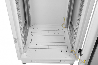 Шкаф коммутационный ЦМО (ШТК-М-33.6.8-44АА) напольный 33U 600x800мм пер.дв.перфор. задн.дв.перфор. 2 бок.пан. направл.под закл.гайки 890кг серый 655мм 94.3кг 180град. 1625мм IP20 сталь от магазина РЭССИ