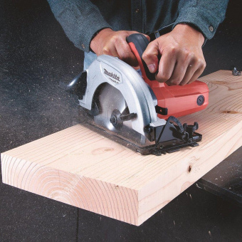 Циркулярная пила (дисковая) Makita M5802 1050Вт (ручная) от магазина РЭССИ