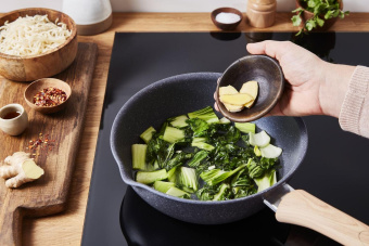 Сковорода ВОК (WOK) Tefal Natural Force G2661972 круглая 28см покрытие: Mineralia+ non-stick ручка несъемная (без крышки) серый (2100118262) от магазина РЭССИ