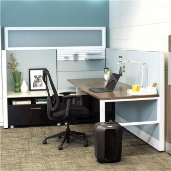 Шредер Fellowes PowerShred LX70 черный (секр.P-4) перекрестный 11лист. 18лтр. скрепки скобы пл.карты от магазина РЭССИ