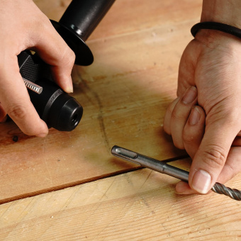 Перфоратор Deko DKH950W патрон:SDS-plus уд.:3.2Дж 950Вт (кейс в комплекте) от магазина РЭССИ