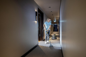 Пылесос моющий Karcher Professional Puzzi 8/1 Adv 1200Вт серый от магазина РЭССИ