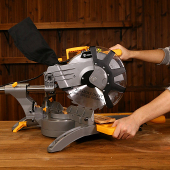 Торцовочная пила Deko DKMS2500-305 Laser 2500Вт 4000об/мин d=305мм от магазина РЭССИ