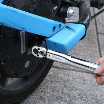 Ключ динам. Deko DKTW01 1/4"" (065-0341) от магазина РЭССИ