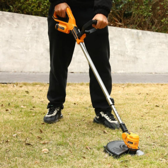 Триммер электрический Deko DKTR12 1х2.5Ач аккум. реж.эл.:леска/нож/диск от магазина РЭССИ