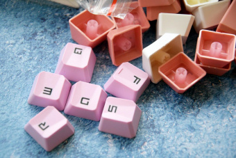 Клавиатура A4Tech Bloody B800 Dual Color механическая розовый/белый USB for gamer LED от магазина РЭССИ