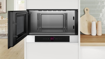 Микроволновая печь Bosch BFL7221W1 21л. 900Вт белый (встраиваемая) от магазина РЭССИ