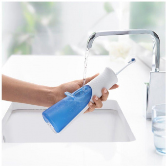 Набор электрических зубных щеток Oral-B Vitality 100 + Aquacare 4 Oxyjet черный/белый от магазина РЭССИ