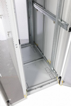 Шкаф серверный ЦМО (ШТК-С-33.6.10-44АА) напольный 33U 600x1000мм пер.дв.перфор. задн.дв.перфор. 2 бок.пан. направл.под закл.гайки 1000кг серый 850мм 110кг 180град. 1620мм IP20 сталь от магазина РЭССИ