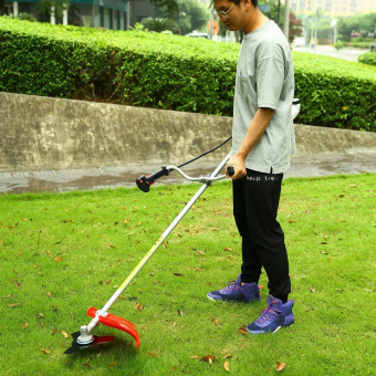 Триммер бензиновый Deko DKTR52 1470Вт 2л.с. неразбор.штан. реж.эл.:леска/нож от магазина РЭССИ