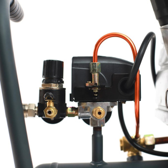 Компрессор поршневой Patriot Professional 24-320 масляный 320л/мин 24л 2000Вт от магазина РЭССИ