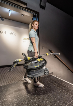 Пылесос моющий Karcher Professional Puzzi 8/1 Adv 1200Вт серый от магазина РЭССИ