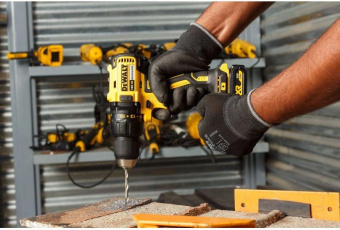 Дрель-шуруповерт DeWalt DCD777M2T аккум. патрон:быстрозажимной (кейс в комплекте) от магазина РЭССИ