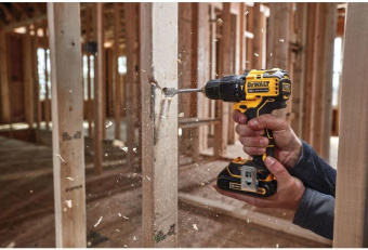 Дрель-шуруповерт DeWalt DCD709D2T аккум. патрон:быстрозажимной (кейс в комплекте) от магазина РЭССИ