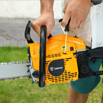 Бензопила Deko DKCHS 45-16 2000Вт 2.7л.с. дл.шины:16" (40cm) (065-1222) от магазина РЭССИ
