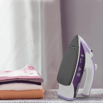 Утюг дорожный Maxwell MW-3057 800Вт белый/фиолетовый от магазина РЭССИ